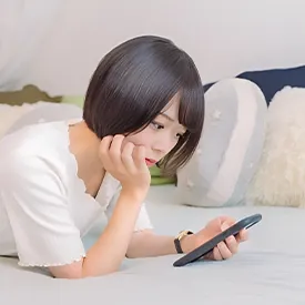 スマホを操作する際に首を前に突き出したような姿勢になっていませんか