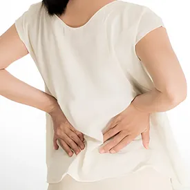 窓掃除などで中腰になり身体を捻っていませんか